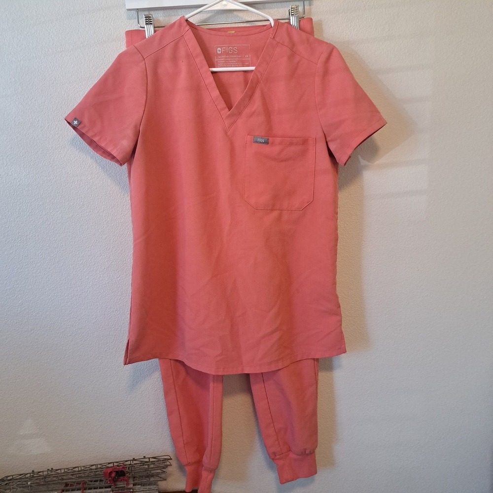 Figs Technical Collection Scrub Set XS Coral Pink V-Neck Top Jogger Pants XS